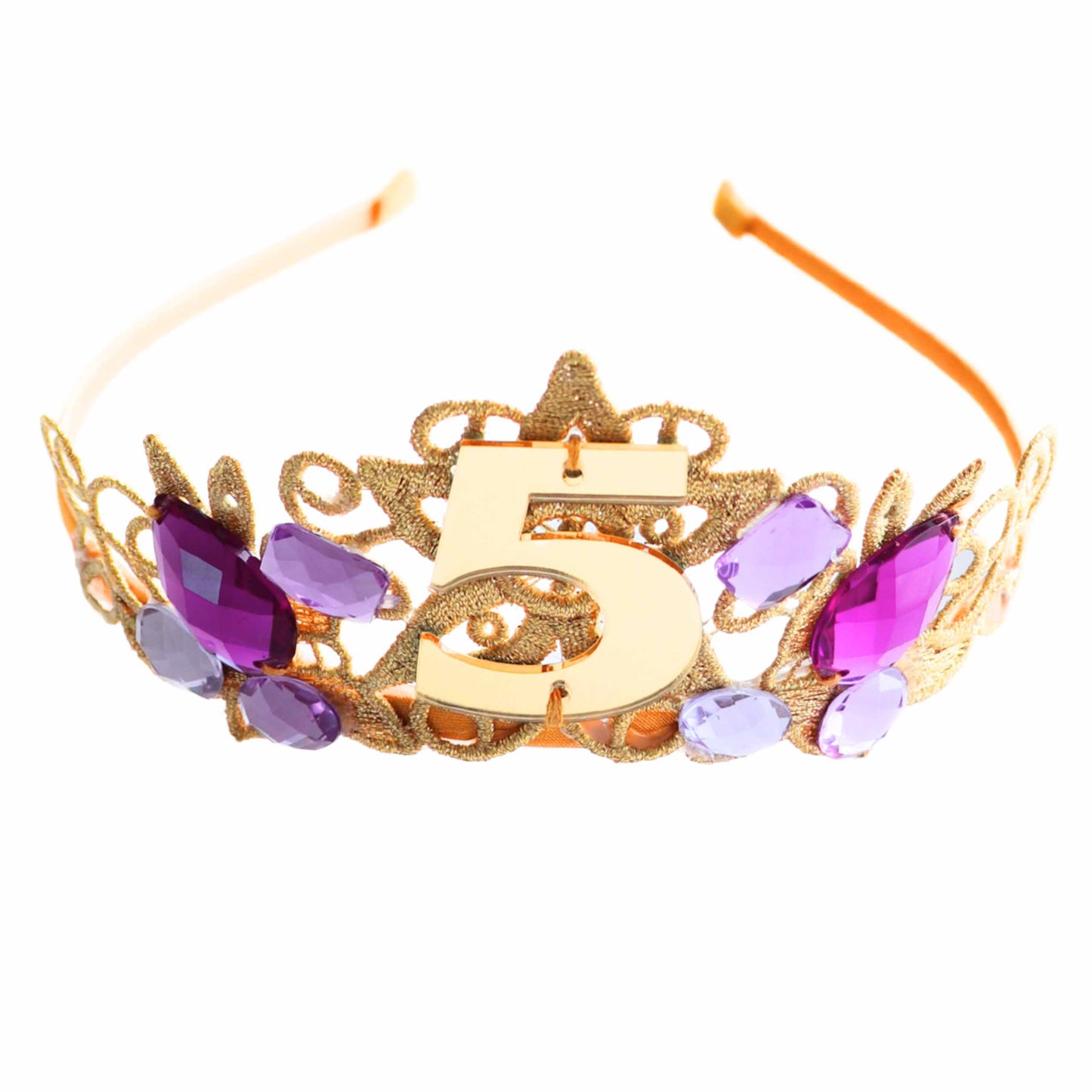 a tiara with the number five on it