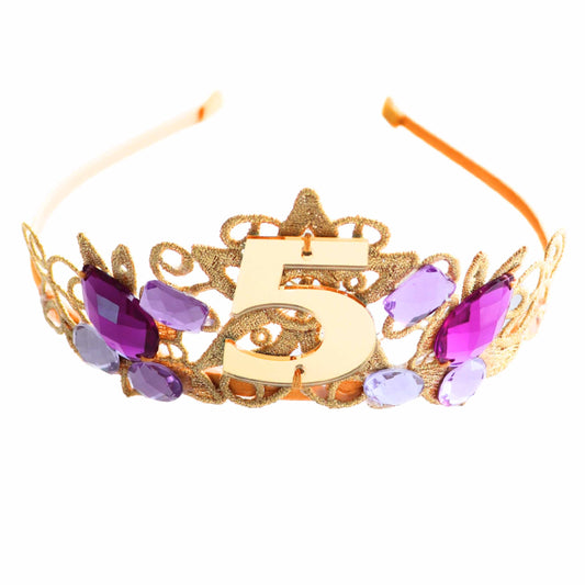 a tiara with the number five on it
